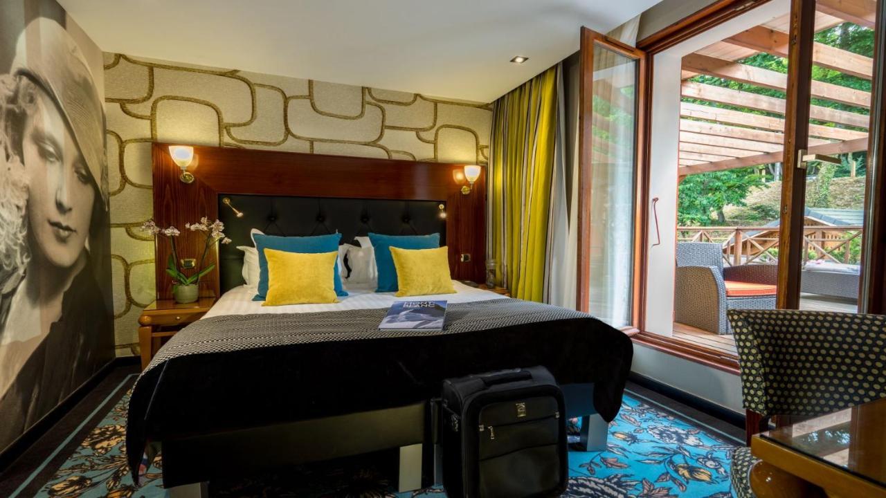 Les Tresoms And Hotel